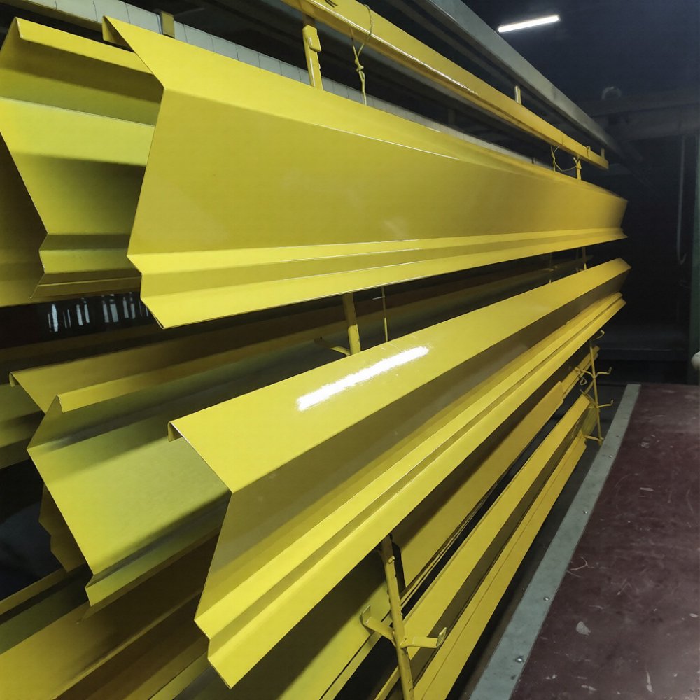 Отлив оконный оцинкованный c порошковым покрытием 1,2мм ширина более 625 мм RAL 1018