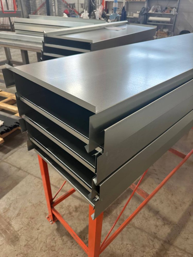 Парапет фальц 0,6мм плоский на замках оцинкованный